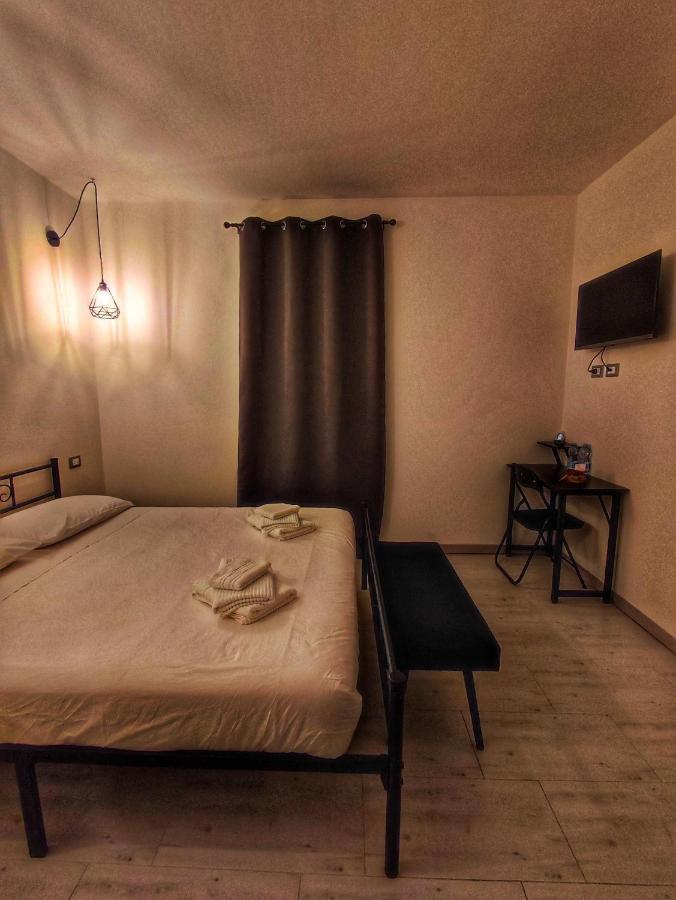 Foresteria Del Borgo Etrusco Лонато Екстериор снимка